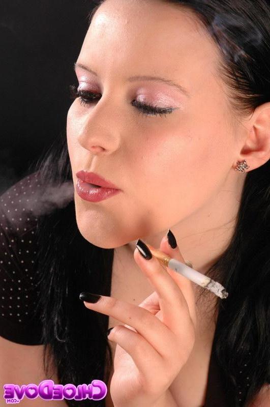 16P Pictures of Chloe Dove smoking a cigarette