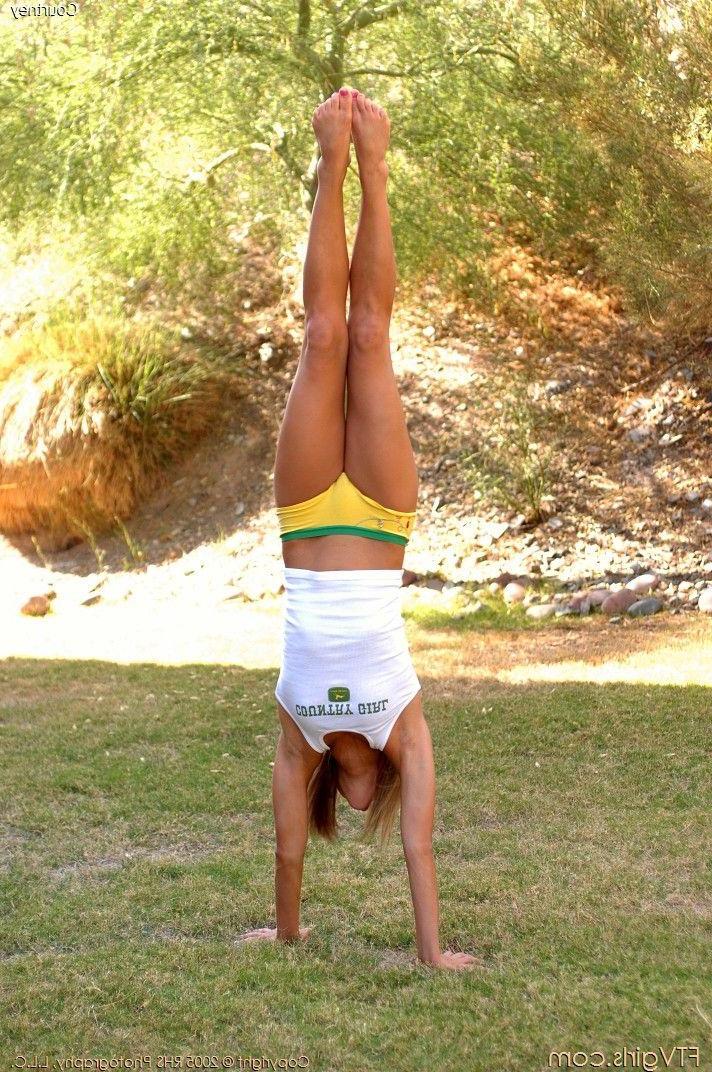 15P Pictures of Courtney Simpson doing some kinky gymnastics