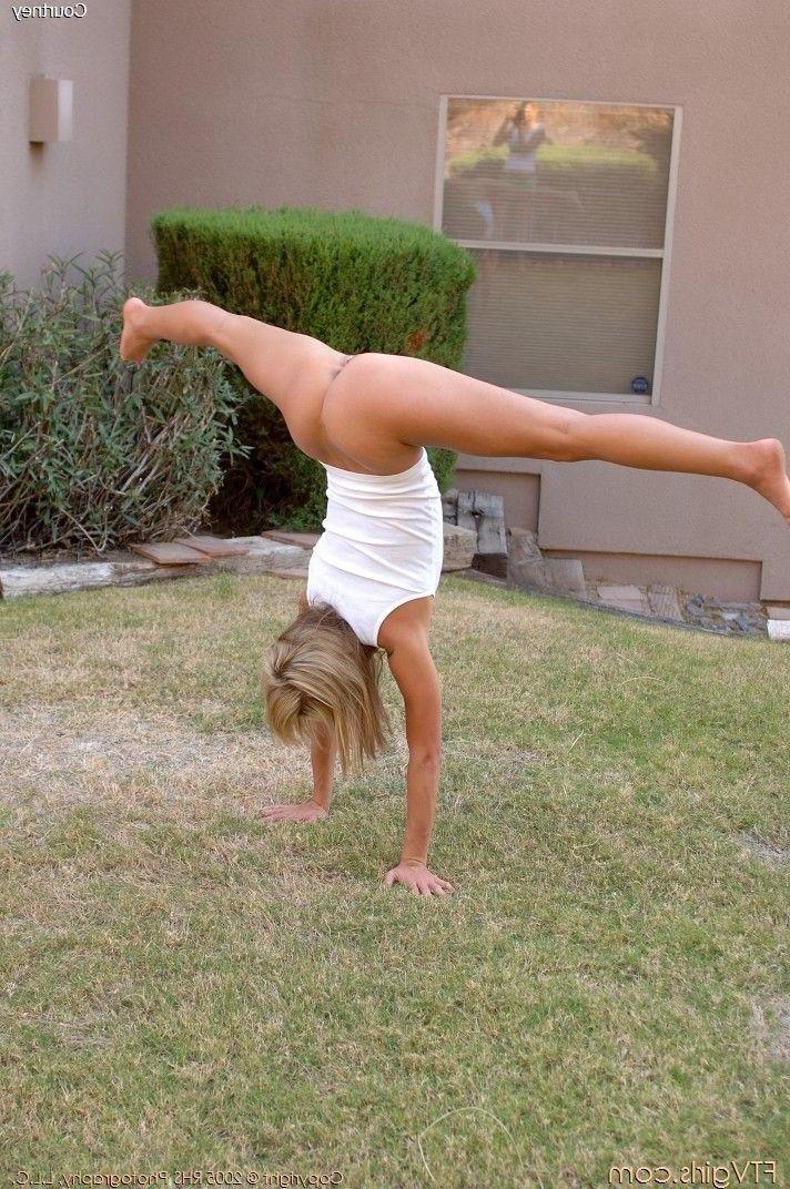 15P Pictures of Courtney Simpson doing some kinky gymnastics