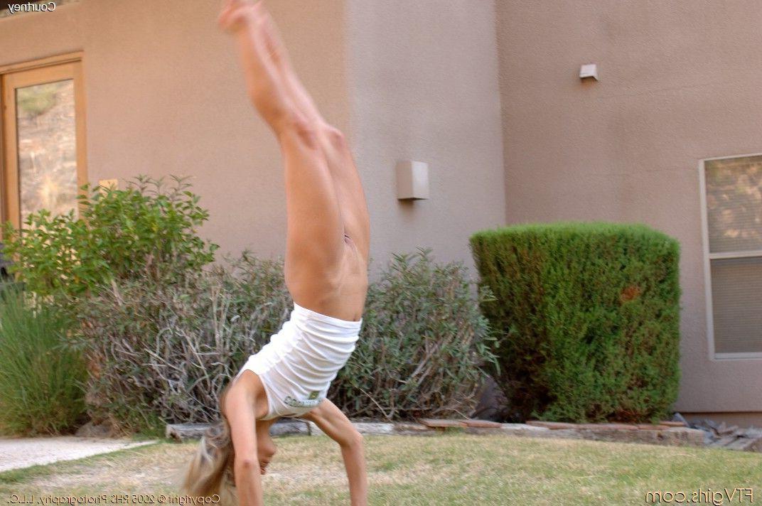 15P Pictures of Courtney Simpson doing some kinky gymnastics