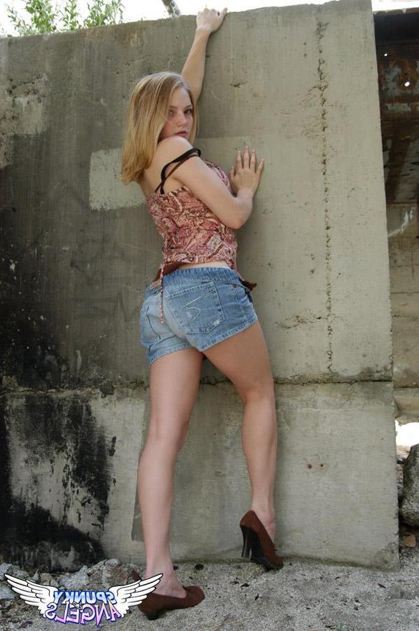 20P Pictures of Cute Chloe being cute