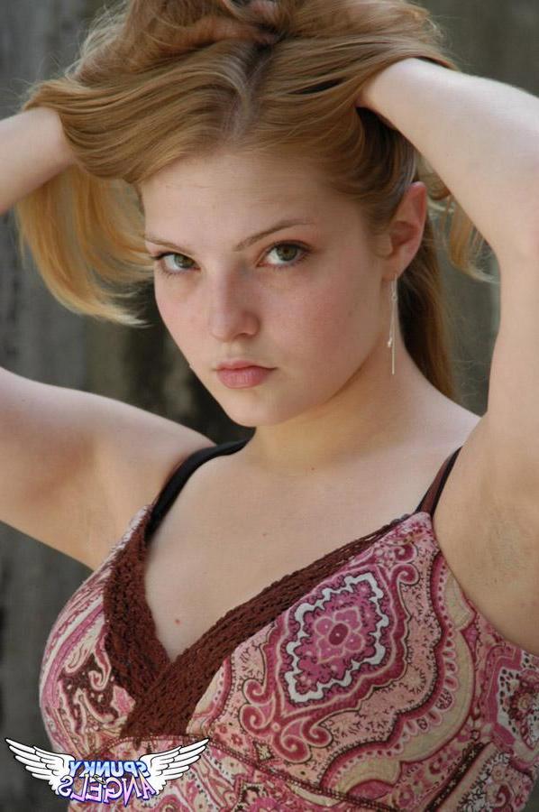 20P Pictures of Cute Chloe being cute