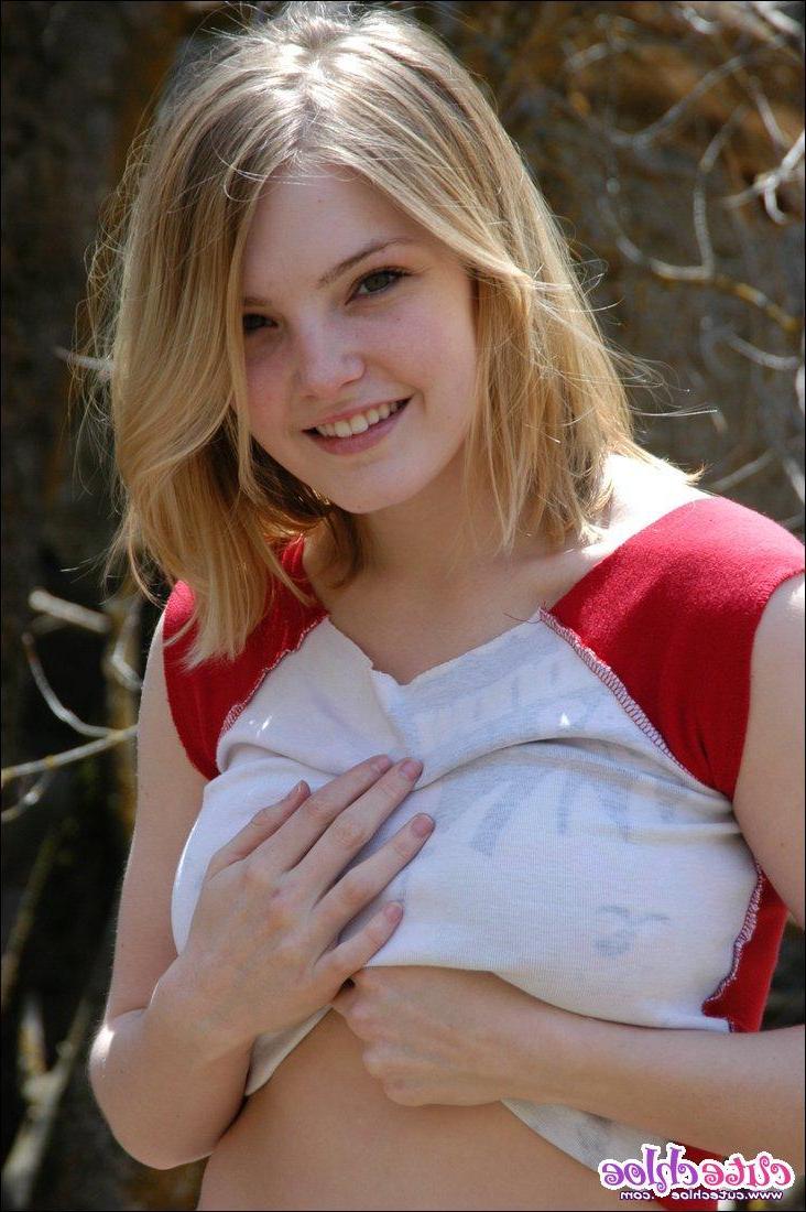 15P Pictures of Cute Chloe teasing in her panties