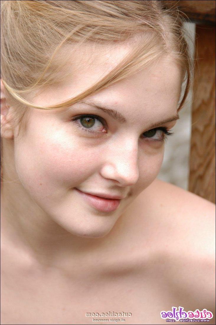15P Pictures of Cute Chloe teasing outside