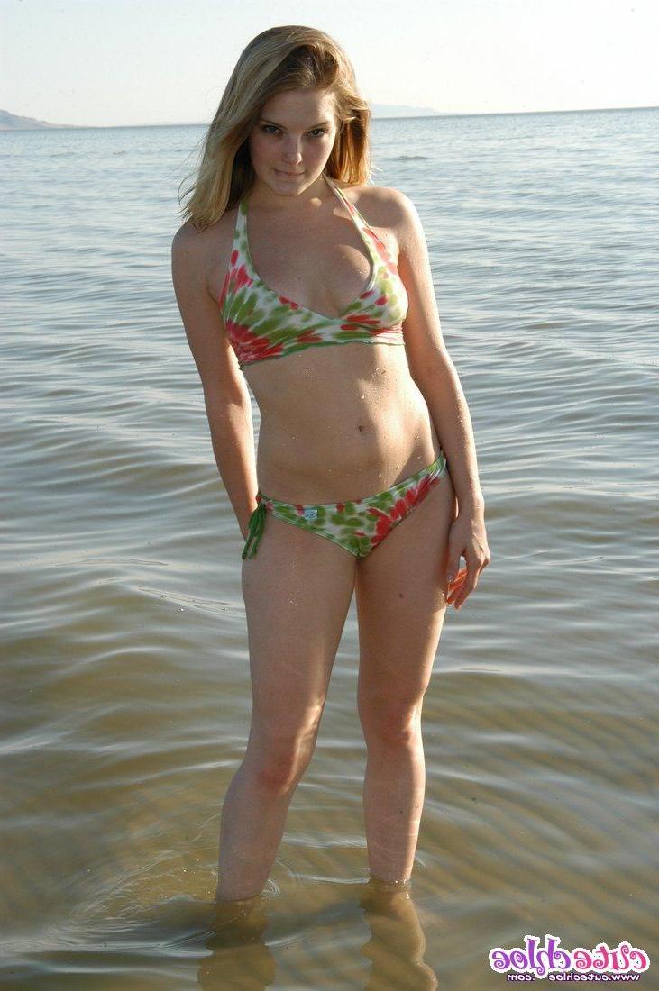 15P Pictures of Cute Chloe having some fun on the beach