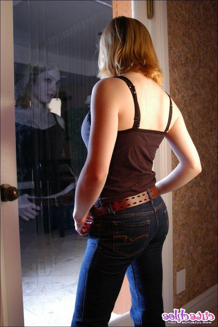 15P Pictures of Cute Chloe showing you her panties