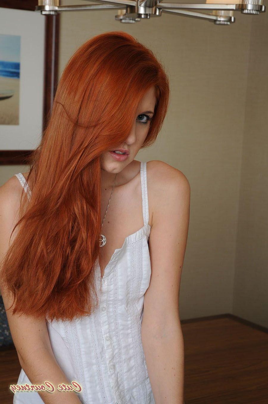 14P Pictures of Cute Courtney stripping for you