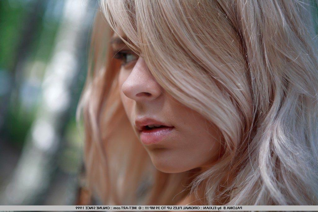 19P Pictures of Paloma B totally naked outside