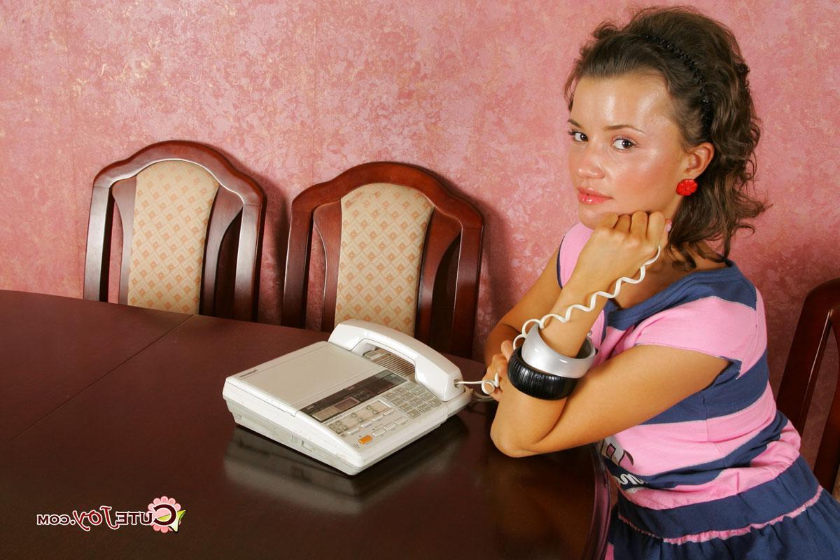 15P Pictures of teen amateur Cute Joy having some hot phone sex with you