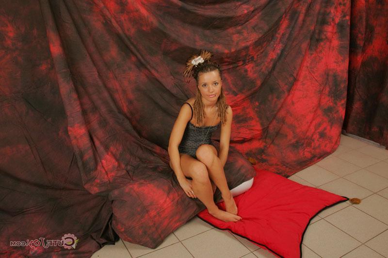 15P Pictures of teen model Cute Joy getting all naked for you