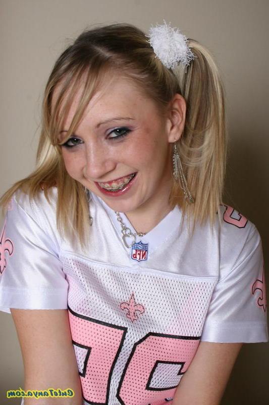 20P Pictures of teen babe Cute Tanya showing you her wet pussy