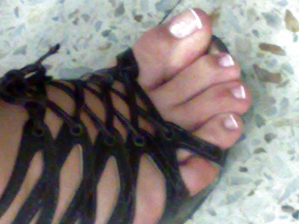 24P Sexy Latina Feet