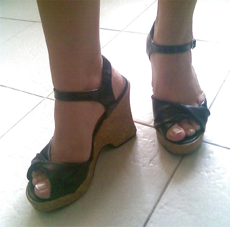 24P Sexy Latina Feet