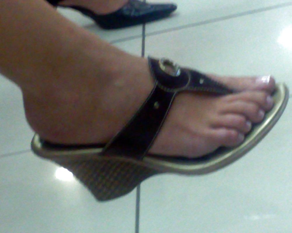 24P Sexy Latina Feet