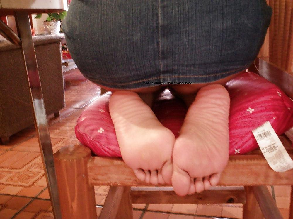 24P Sexy Latina Feet