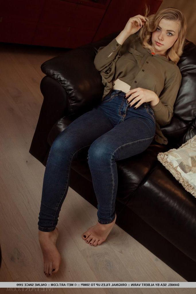 18P Busty teen Daniel Sea gives you her hot nude body in "Delmia"