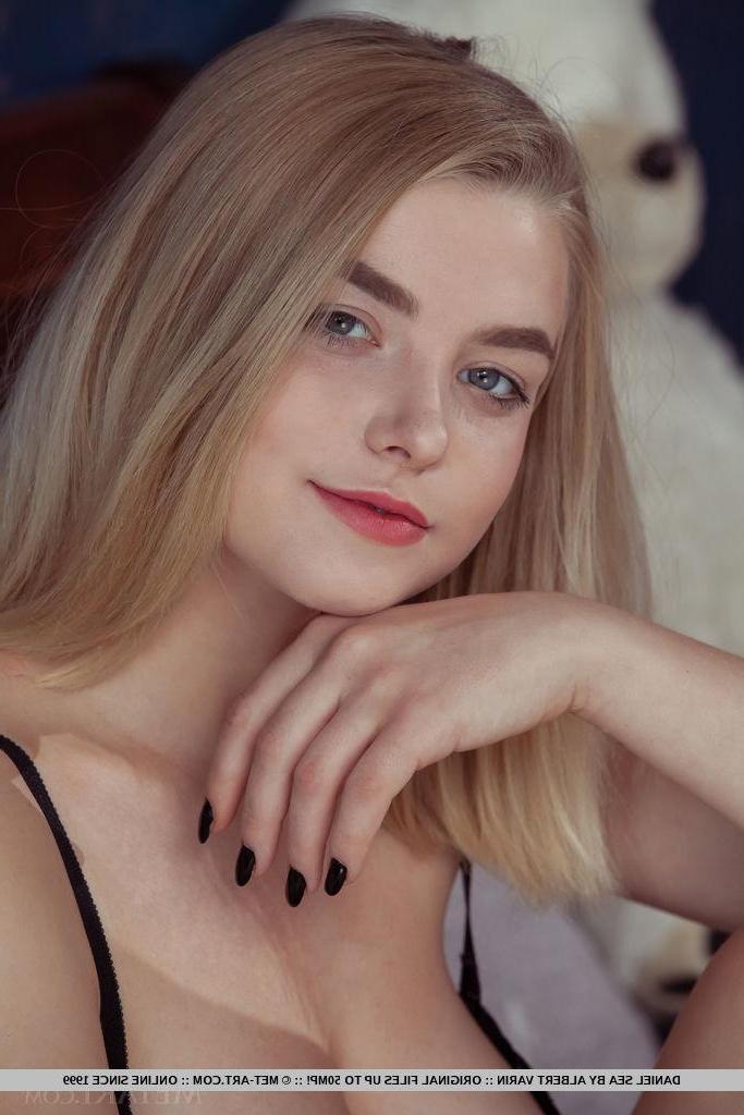 18P Hot teen Daniel Sea gives you her pussy in "Corasa"