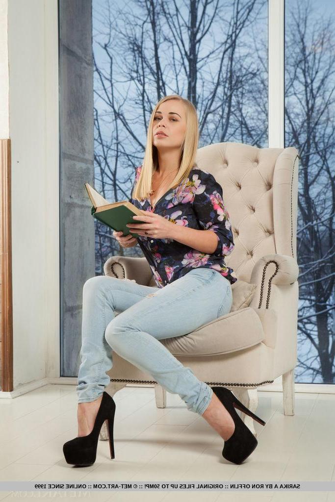 18P Busty blonde Darina gets naked and spreads her legs for you in "Neco"