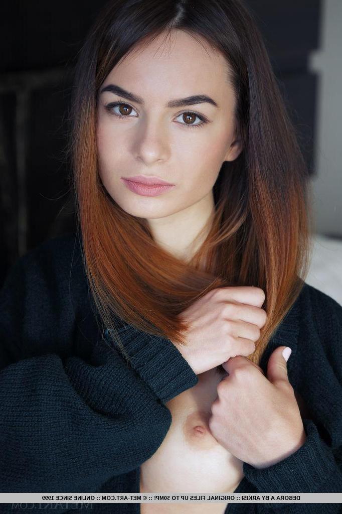 18P Brunette teen Debora Alta gets nude for you in "Perau"