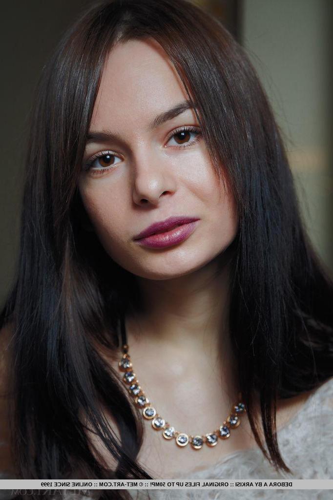 18P Brunette babe Debora A gives you her hot nude body in "Meaza"