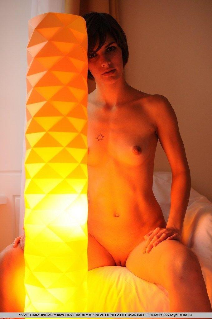 19P Pictures of teen model Demi A spreading for your cock