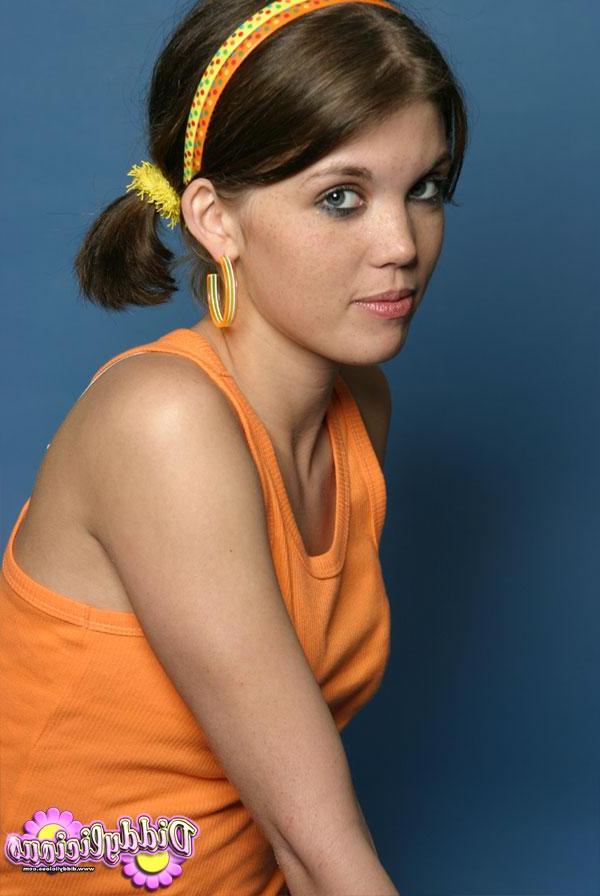 20P Pictures of teen girl Diddylicious looking cute for the camera