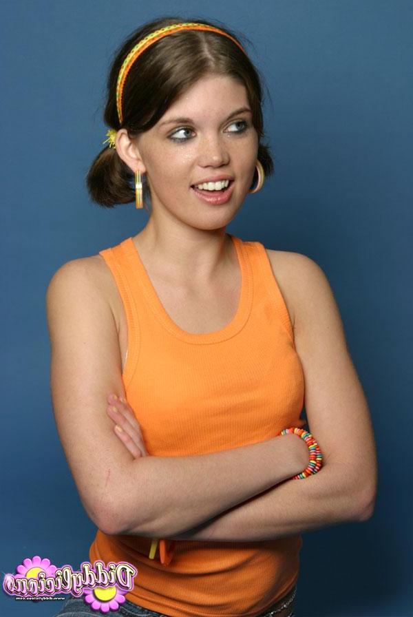 20P Pictures of teen girl Diddylicious looking cute for the camera