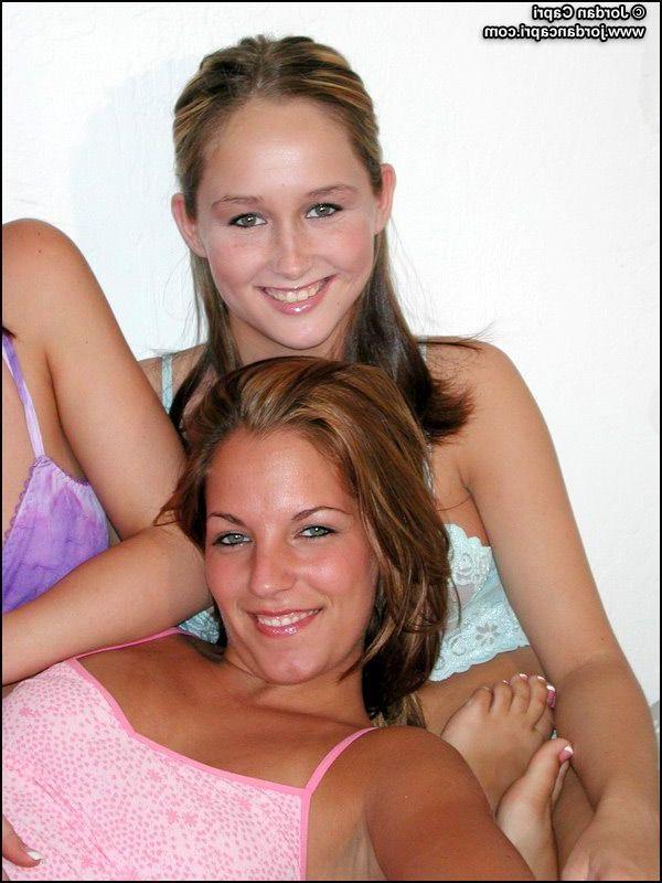16P Pictures of teen Jordan Capri hanging out with her girlfriends