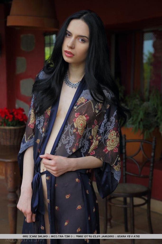 18P Amazing girl Dita V shows you her amazing pussy in "Leagan"
