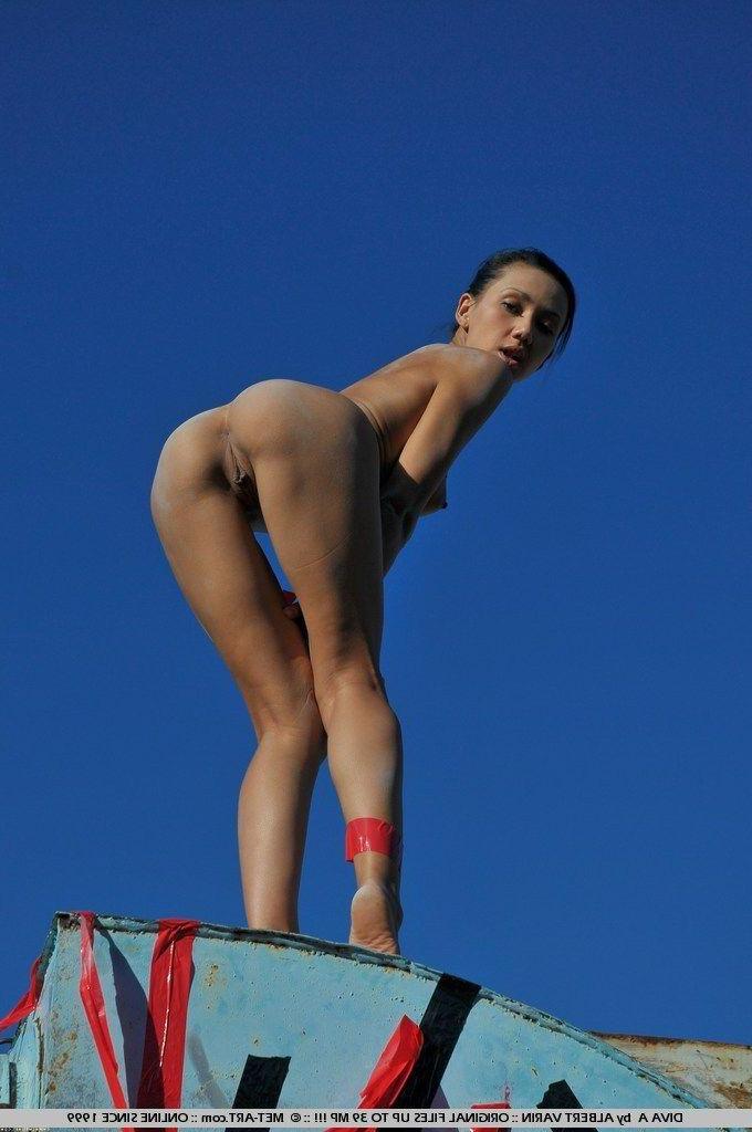 18P Pictures of Diva A naked and ready for you