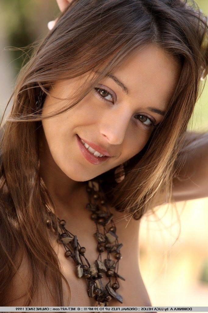 18P Pictures of teen cutie Dominika A naked outside