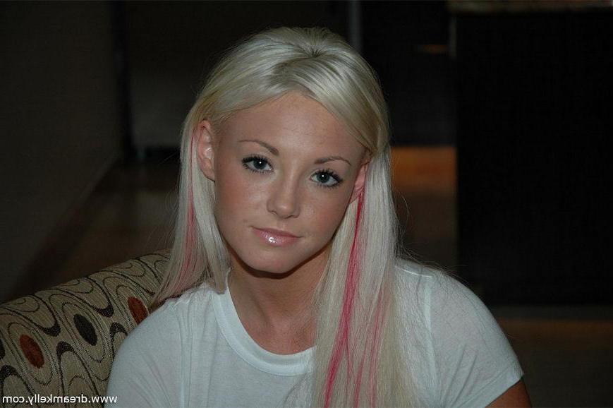 16P Dream Kelly getting topless