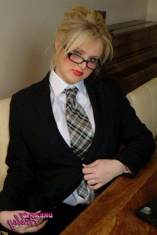 16P Pictures of teen nympho Dream Of Ashley getting kinky in the office