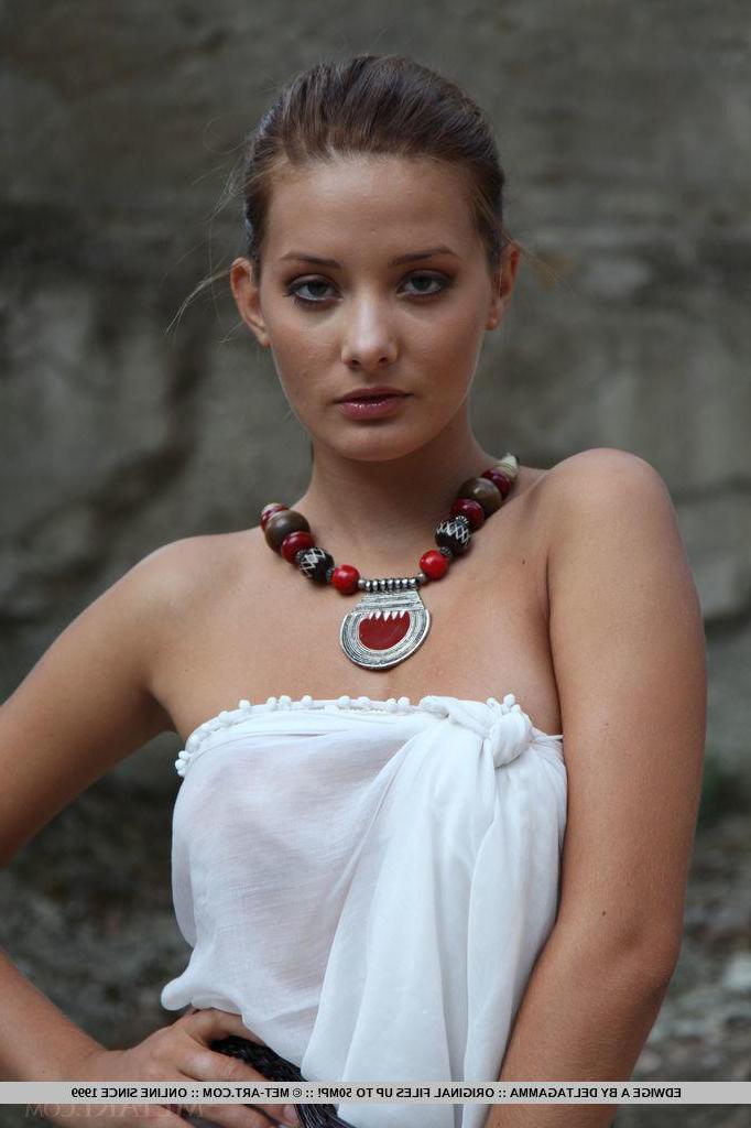 18P Brunette beauty Edwige A invites you to join her somewhere private