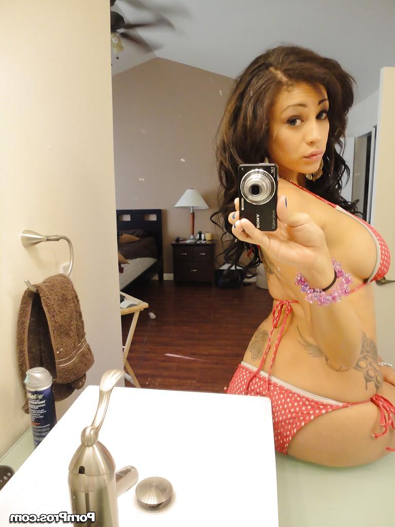 16P Latin babe in glasses Jamie Valentine shooting herself naked
