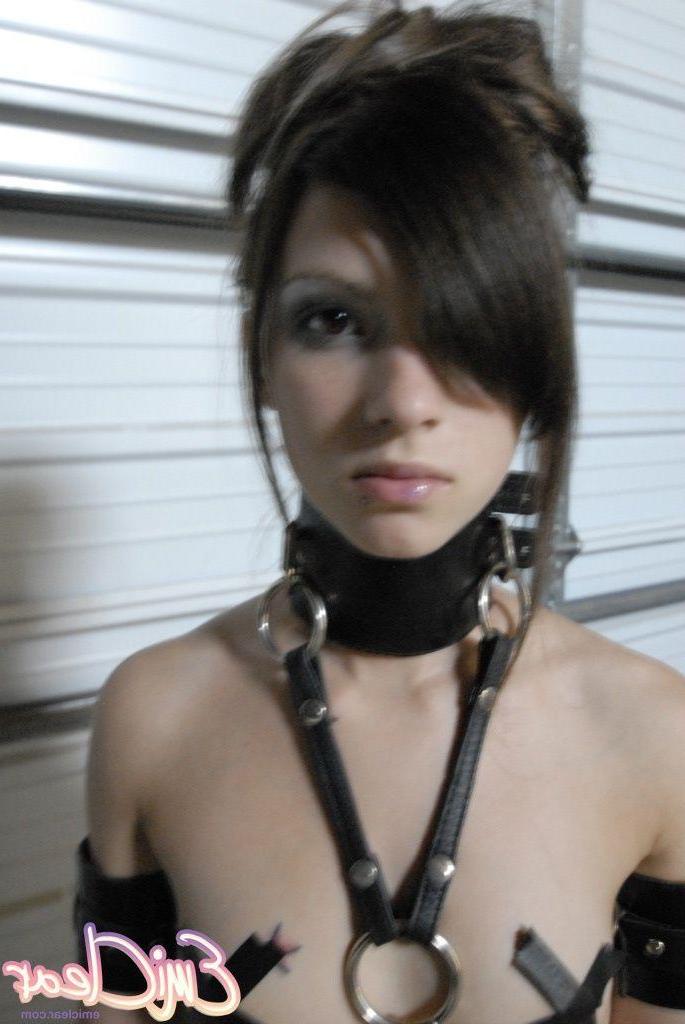 20P Pictures of teen Emi Clear dressed in some kinky leather