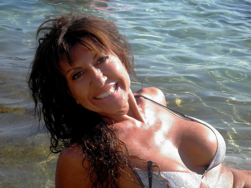 13P Milf Bikini Bitch