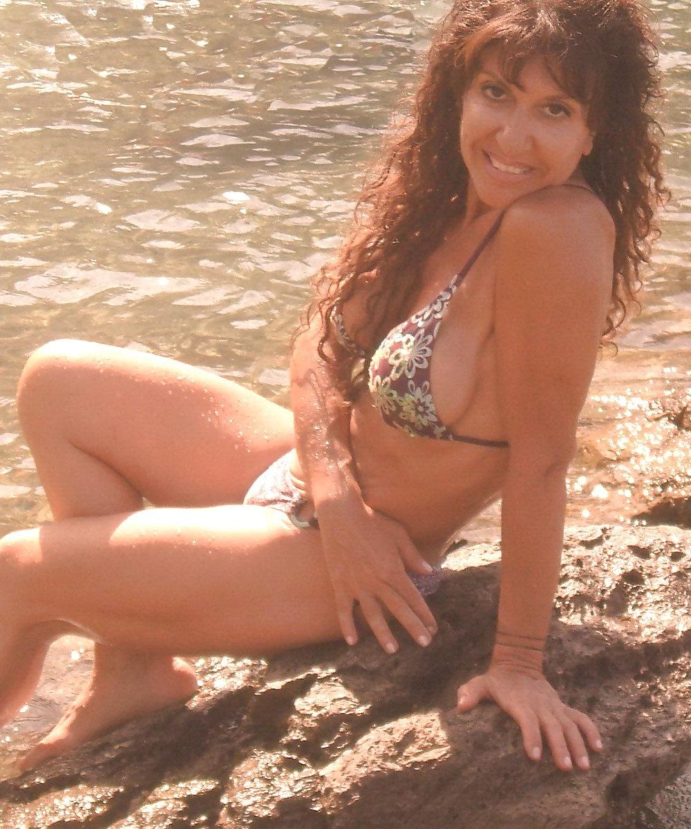 13P Milf Bikini Bitch