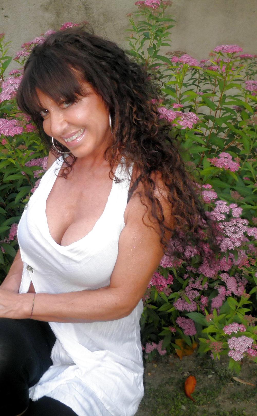 13P Milf Bikini Bitch