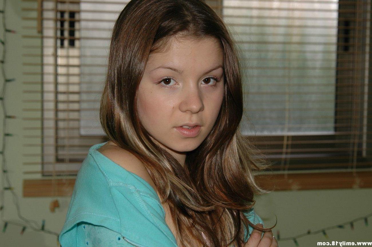 15P Sweet Young emily in her bathtub because it's fun