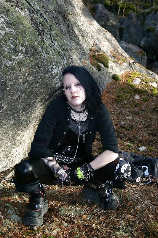 15P Horny Leather Gothic Bitch 001