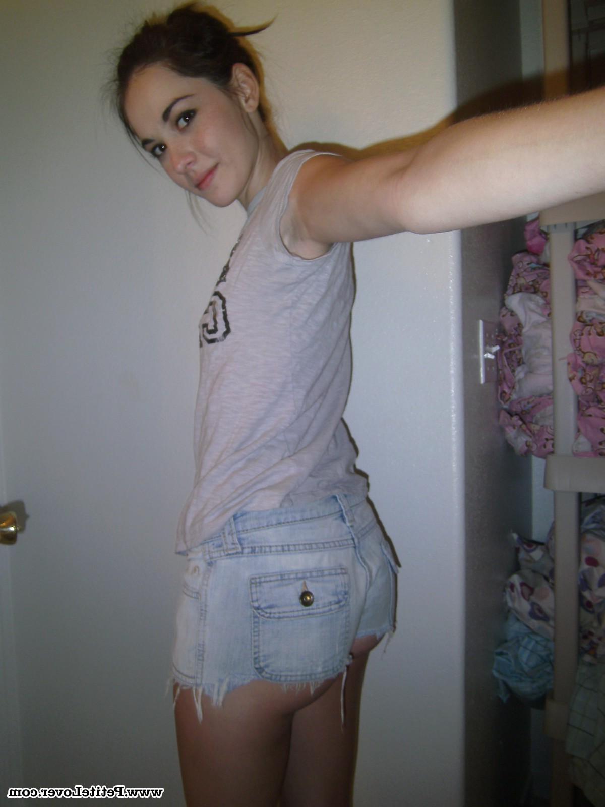 16P Teen hottie Emily Grey shares some of her sexy selfies