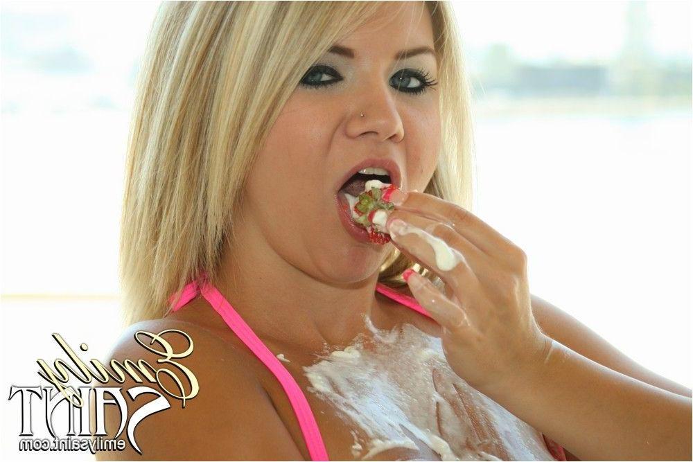 15P Pictures of Emily Saint getting kinky with the fruit