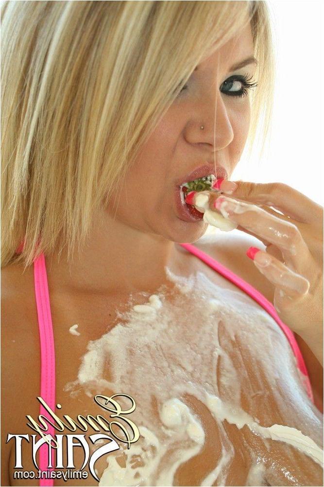 15P Pictures of Emily Saint getting kinky with the fruit