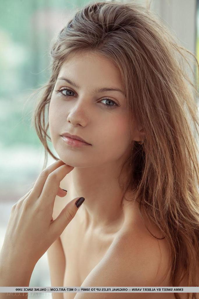18P Emma Sweet gets nude and waits for you on the couch in "Mebri"