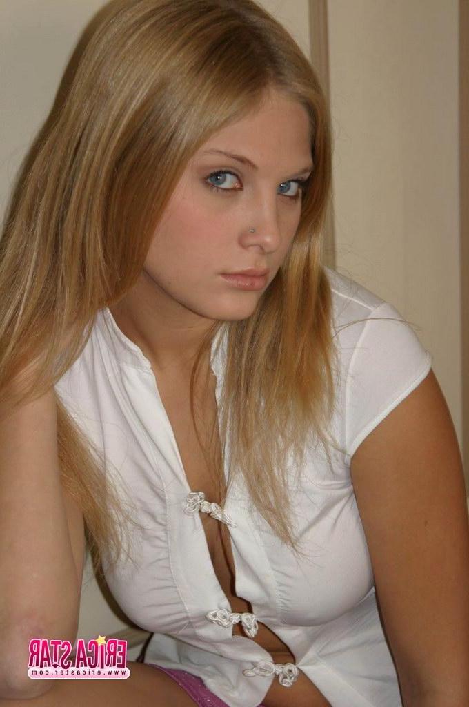 15P Pictures of Erica Star teasing with her cute face
