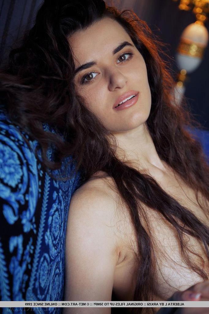 18P Brunette girl Erika Rose shows off her naked body on the sofa