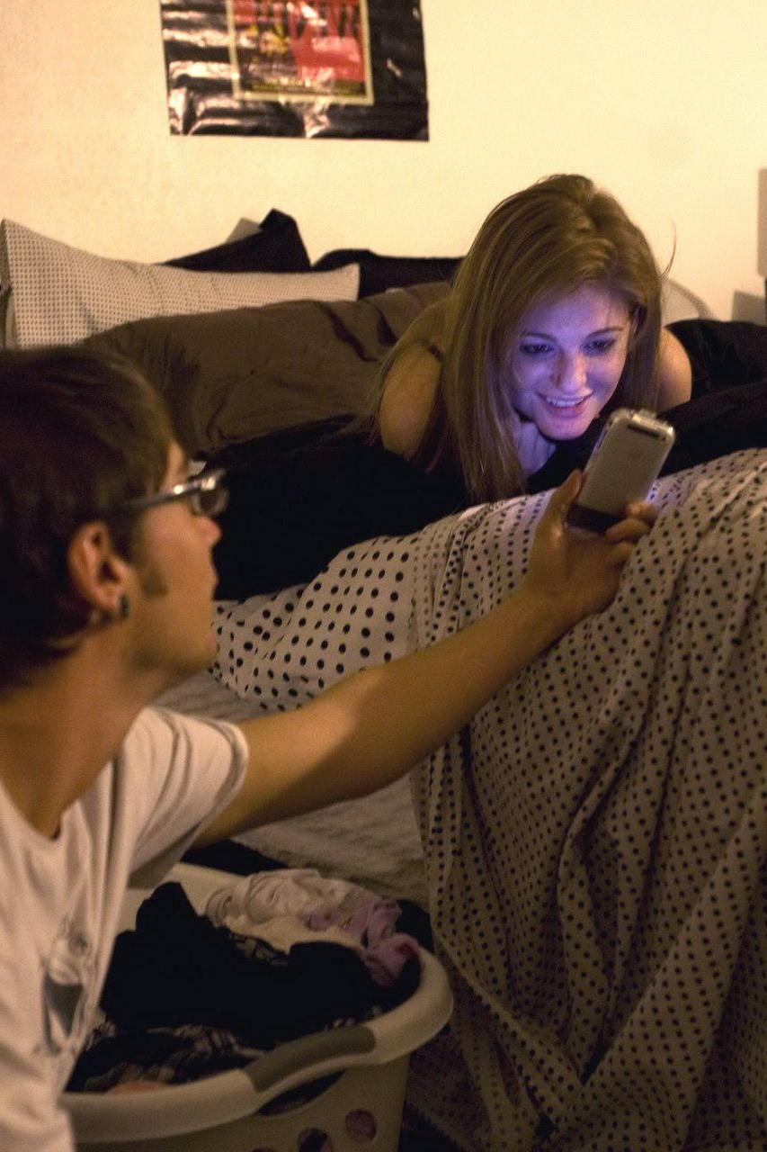 15P Pictures of Faye Reagan smoking and hanging out