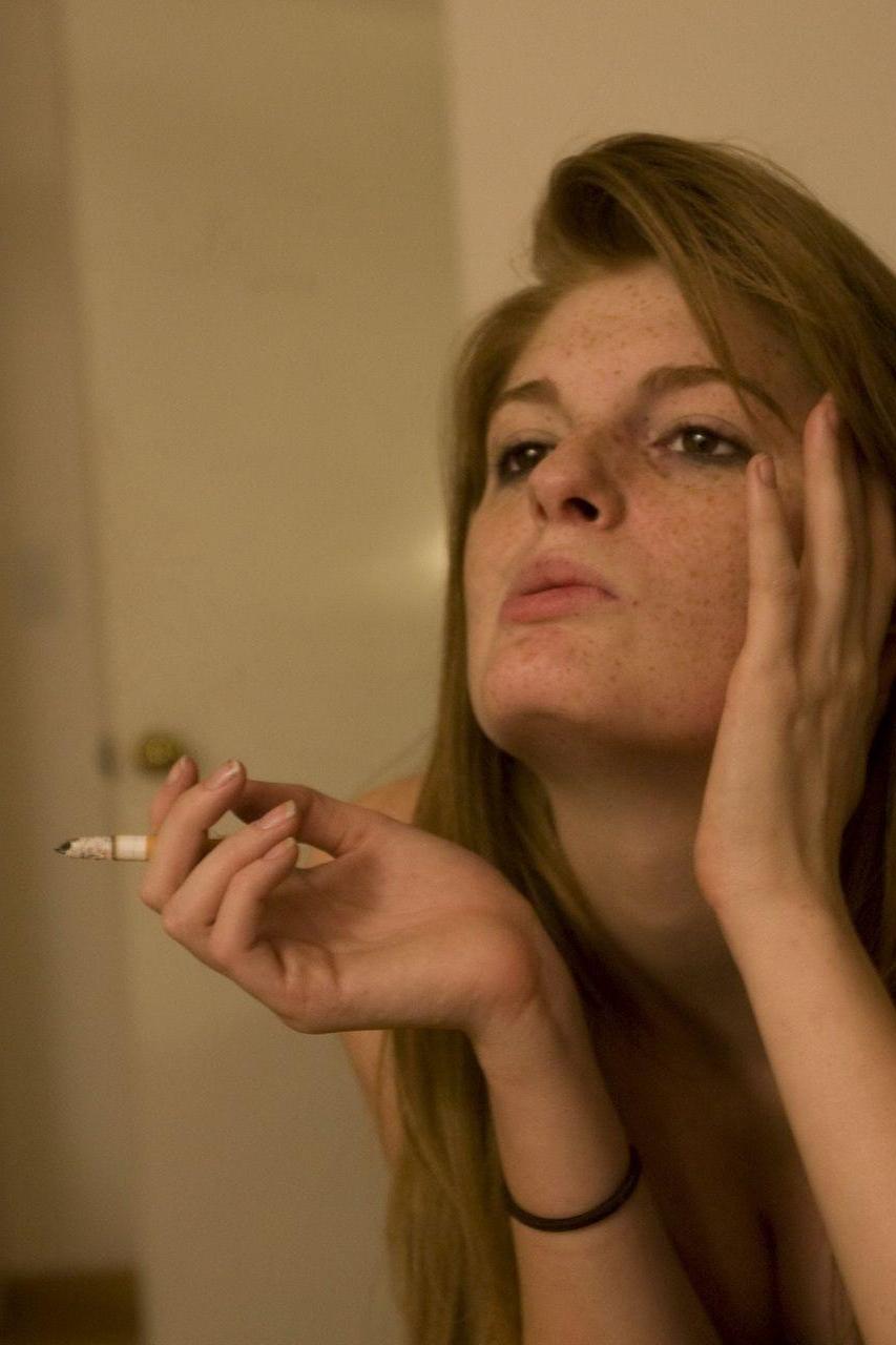 15P Pictures of Faye Reagan smoking and hanging out