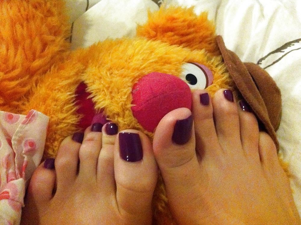 25P Lovely Feet